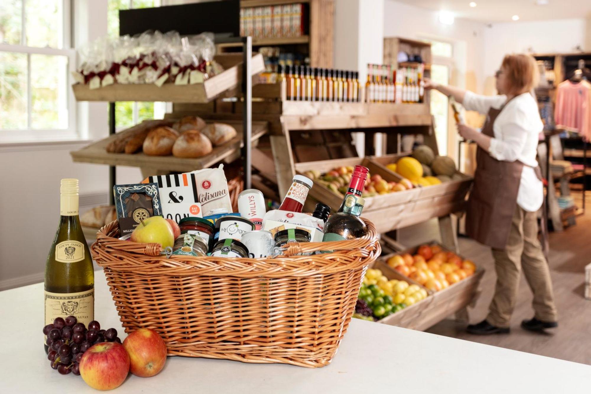 Schloss Roxburghe, Part Of Destination By Hyatt Exterior foto A typical shopping basket