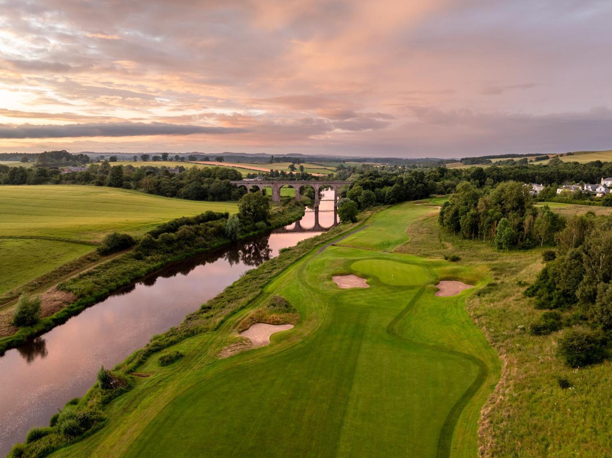 Schloss Roxburghe, Part Of Destination By Hyatt Exterior foto The 17th hole at the Old Head Golf Links