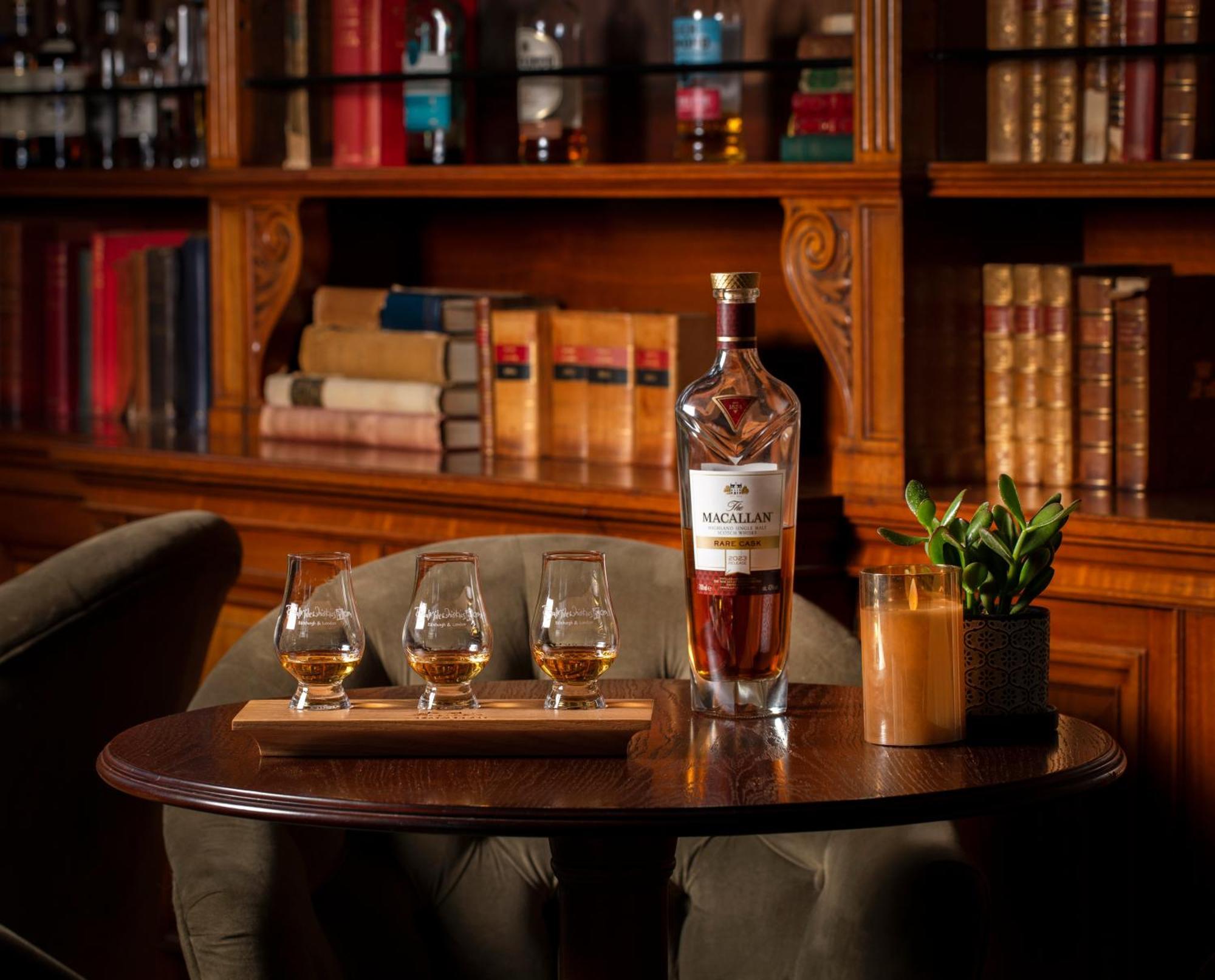 Schloss Roxburghe, Part Of Destination By Hyatt Exterior foto A bottle of Macallan 40 Year Old