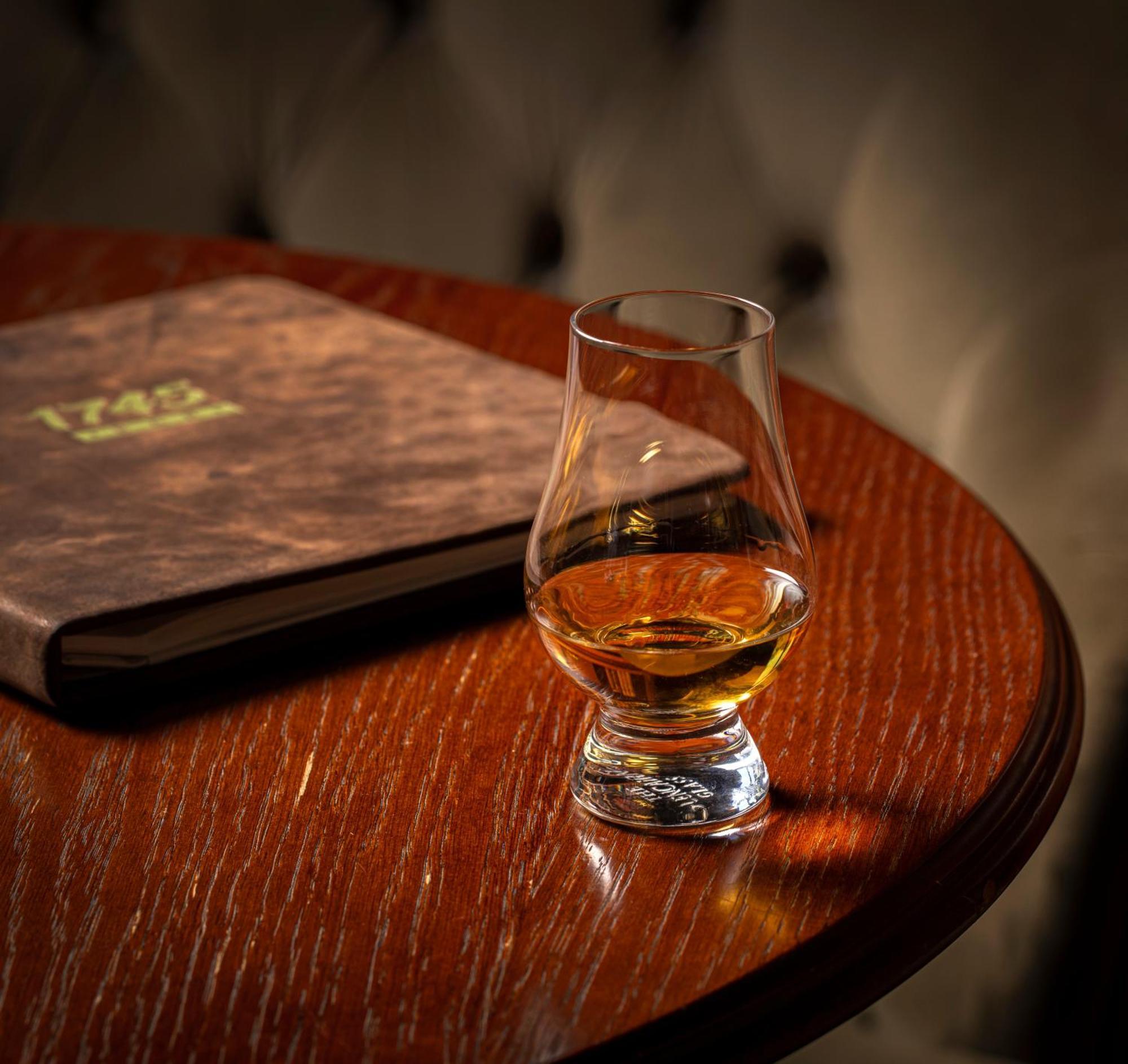 Schloss Roxburghe, Part Of Destination By Hyatt Exterior foto A dram of single malt Scotch whisky