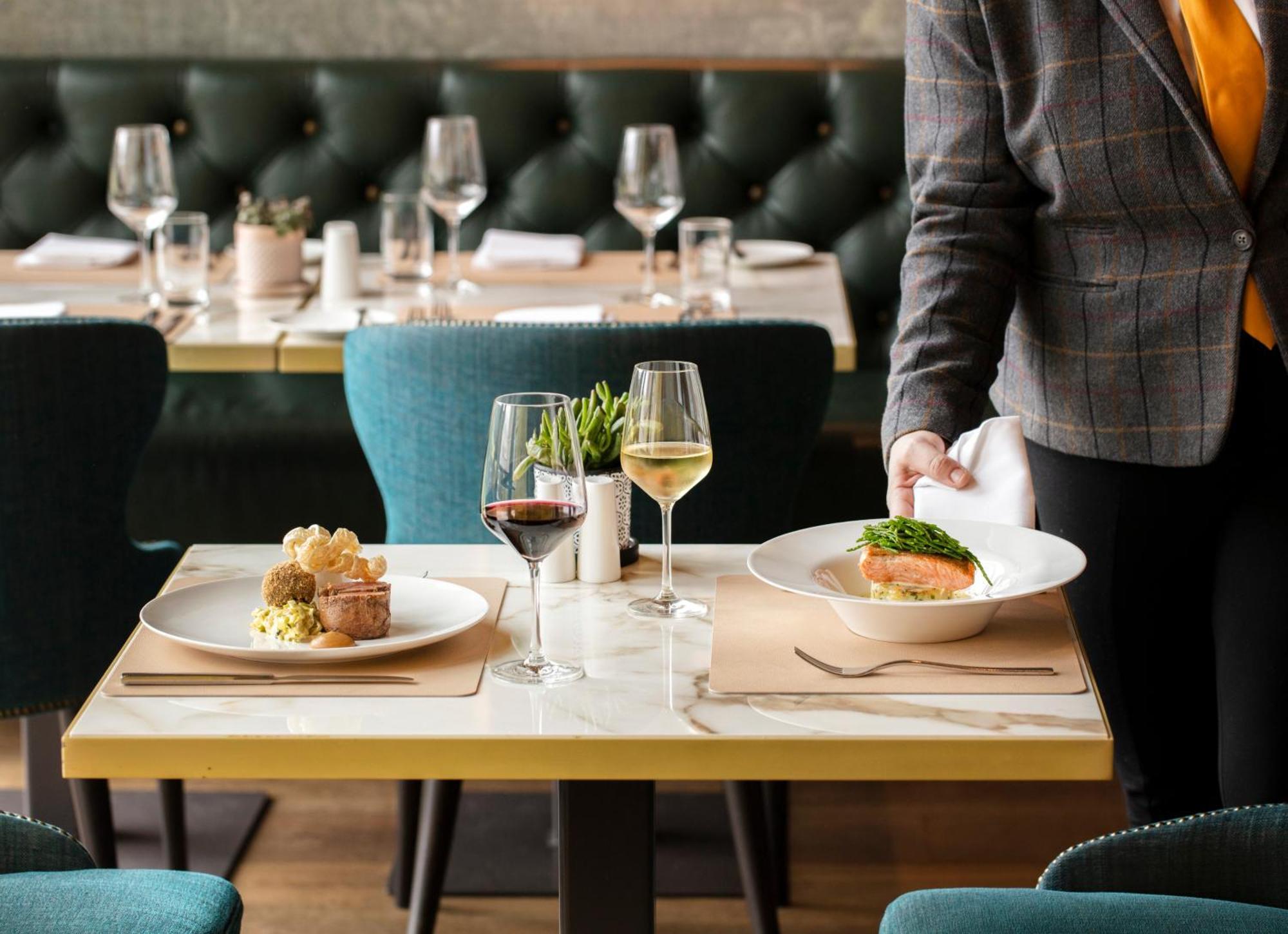 Schloss Roxburghe, Part Of Destination By Hyatt Exterior foto A server clearing a table